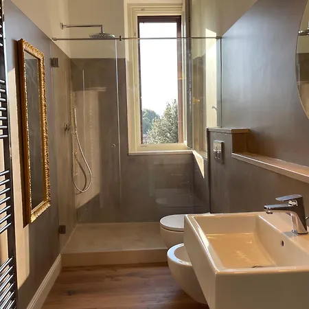 Palazzo Pitagora 招待所 4*